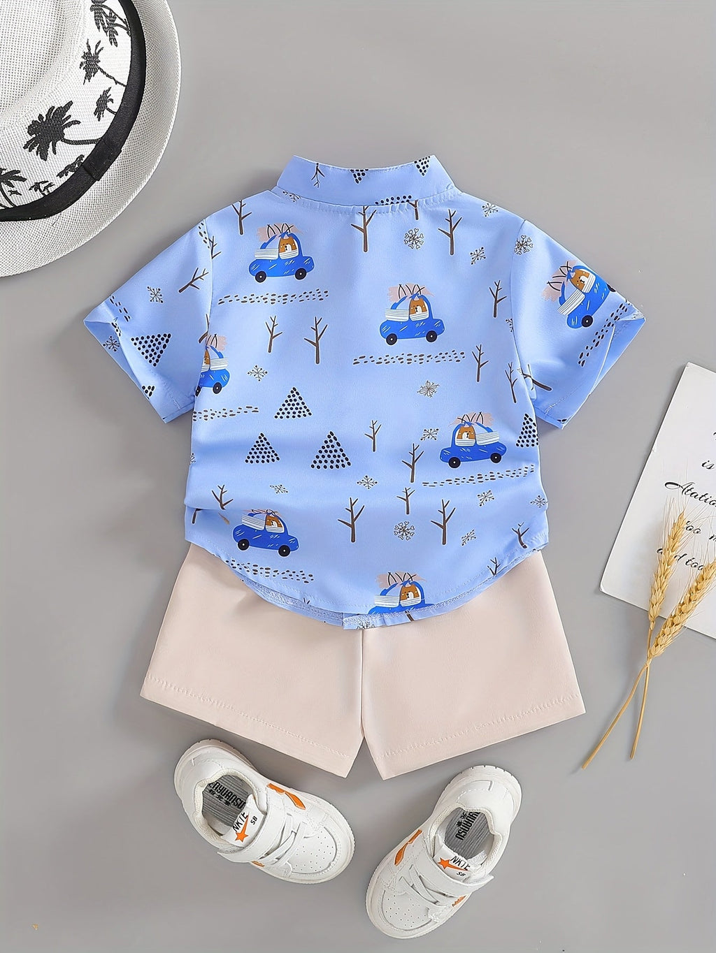 Boys' Car Print Shirt and Shorts Set with a Button Front and Elastic Waist for Summer Days and Beach Trips