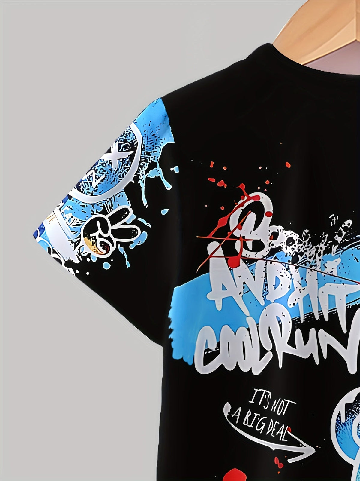 Boys' Black Graphic T-Shirt and Shorts Set with Colorful Graffiti Bear Prints and a Short-Sleeve Crew Neck Top