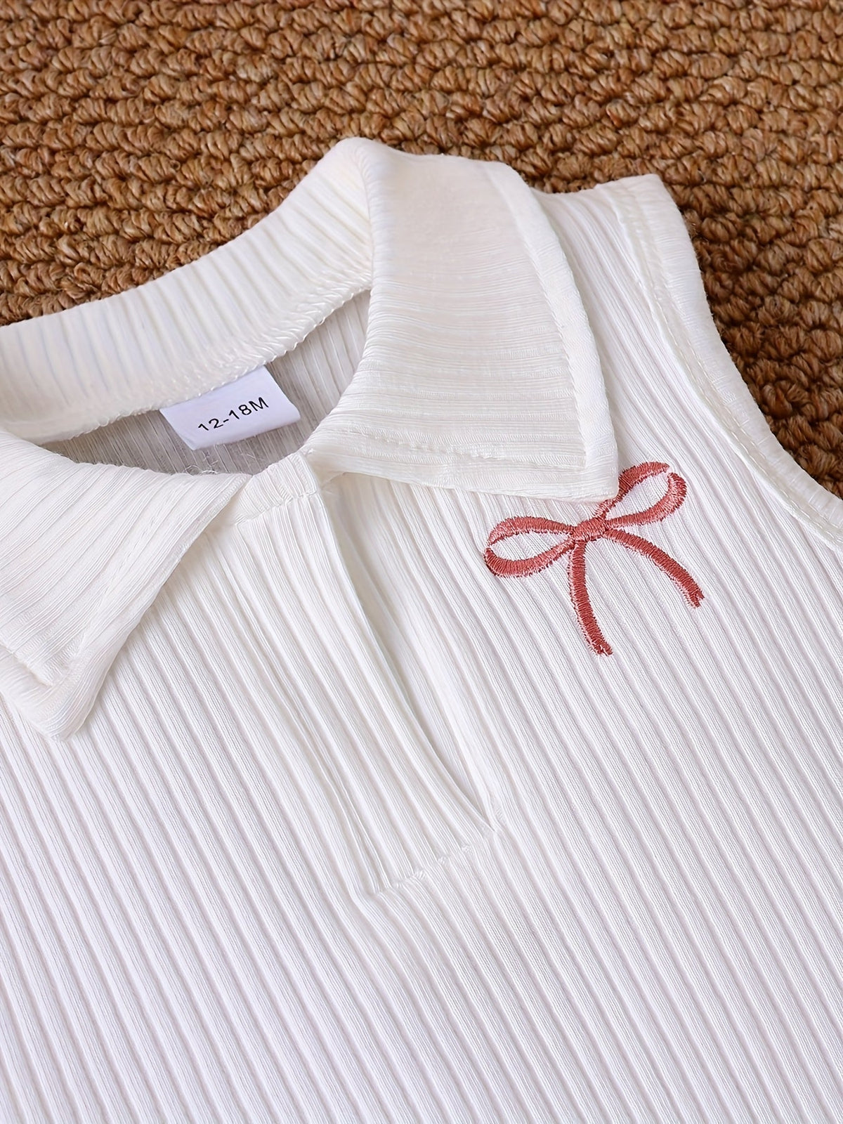 Toddler Girls' Skirt Outfit with a White Collared Bow Top and Pink Pleated Skirt, Including a Belt